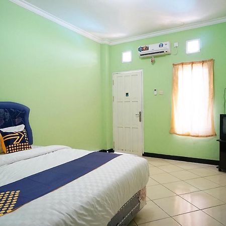 SPOT ON 2729 Marzan Syariah Guest House Balikpapan  Bagian luar foto