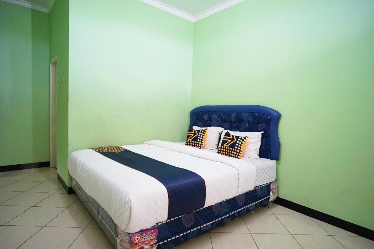 SPOT ON 2729 Marzan Syariah Guest House Balikpapan  Bagian luar foto